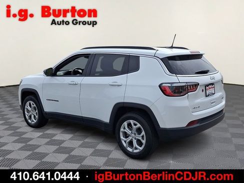 Used 2024 Jeep Compass Latitude AWD/4WD image 4