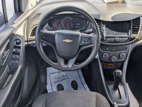 Used 2020 Chevrolet Trax LS FWD image 16