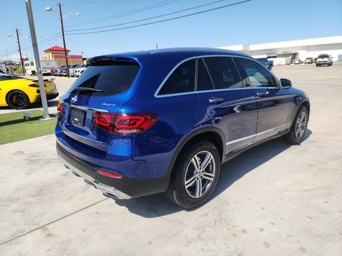 Used 2021 Mercedes-Benz GLC 300 4MATIC image 4
