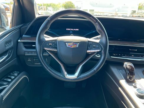 Used 2024 Cadillac Escalade ESV Premium Luxury Platinum AWD/4WD image 13
