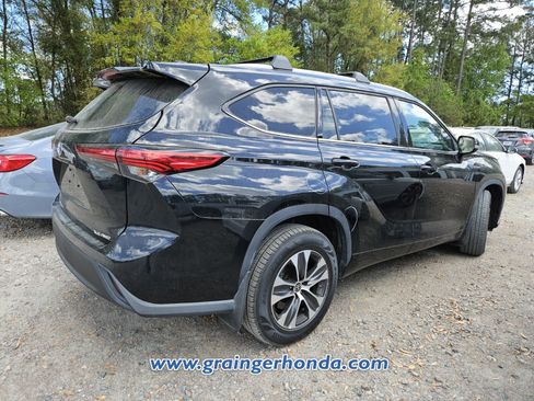 Used 2022 Toyota Highlander XLE image 5