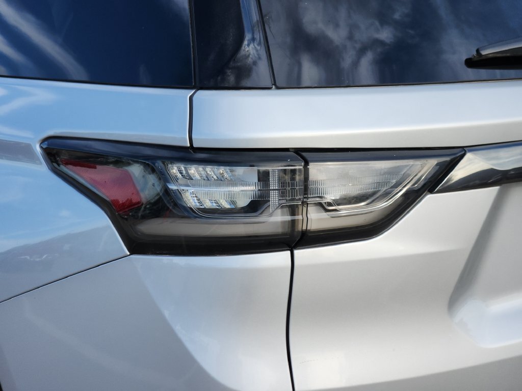 Used 2020 Chevrolet Traverse Premier w/ Redline Edition FWD image 15