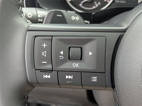 New 2025 Nissan Pathfinder SV w/ SV Premium Package image 17