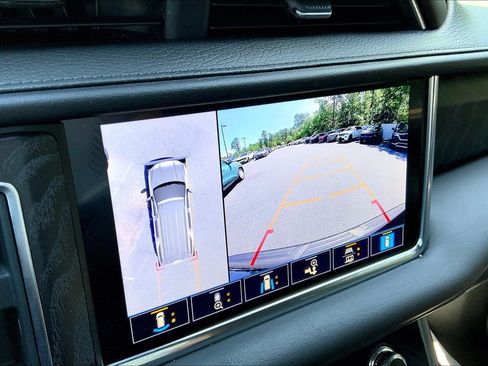 Used 2021 GMC Yukon Denali w/ Denali Premium Package AWD/4WD image 23