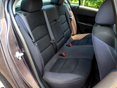 Used 2015 Chevrolet Cruze LT w/ Technology Package image 22