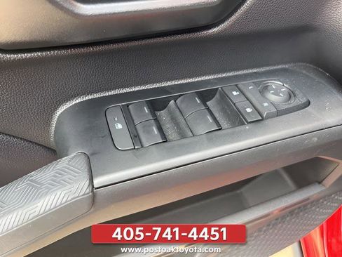 Used 2025 Toyota Tacoma SR5 AWD/4WD image 12