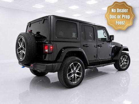 Used 2024 Jeep Wrangler Unlimited w/ Convenience Group AWD/4WD image 2