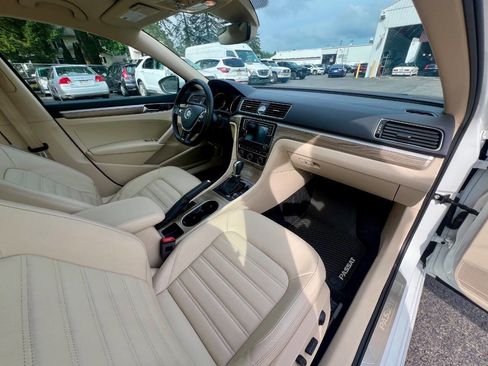 Used 2017 Volkswagen Passat 1.8T SEL Premium image 18