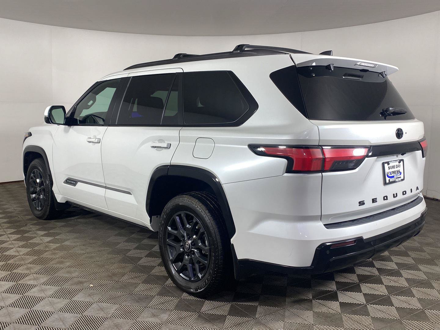 Used 2026 Toyota Sequoia Platinum AWD/4WD image 4