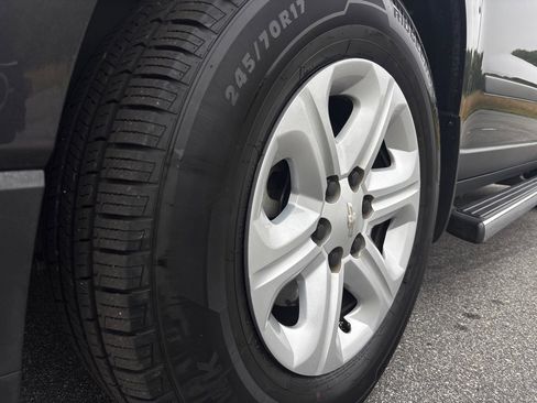 Used 2017 Chevrolet Traverse LS FWD image 9