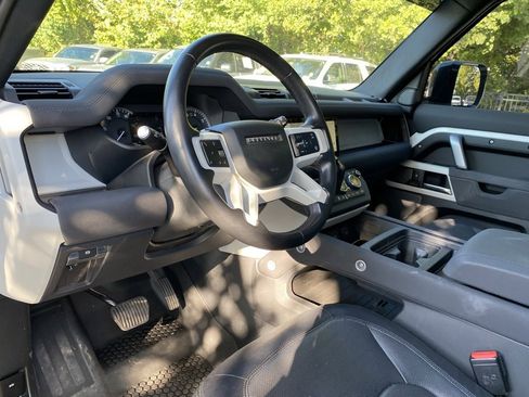 Used 2023 Land Rover Defender 110 X-Dynamic SE image 9