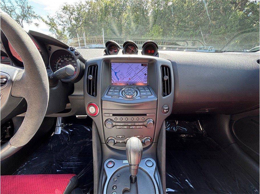 Used 2019 Nissan 370Z NISMO RWD image 11