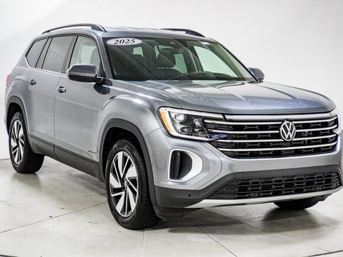 Used 2025 Volkswagen Atlas SE AWD/4WD image 14