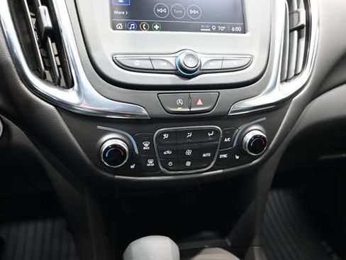 Used 2023 Chevrolet Equinox LT image 17