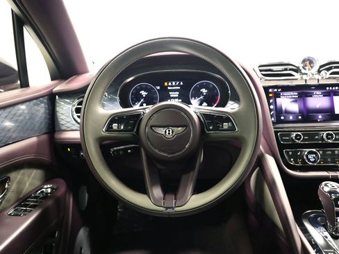 Used 2023 Bentley Bentayga Extended Wheelbase image 24