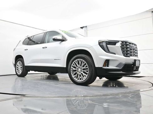 Used 2024 GMC Acadia Denali image 16