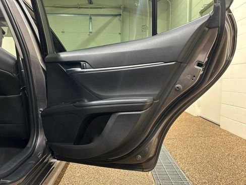 Used 2020 Toyota Camry SE FWD image 15