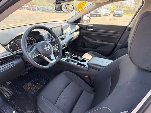 Used 2024 Nissan Altima 2.5 SV FWD image 12