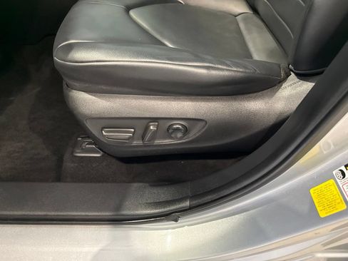 Used 2020 Toyota Highlander XLE FWD image 24