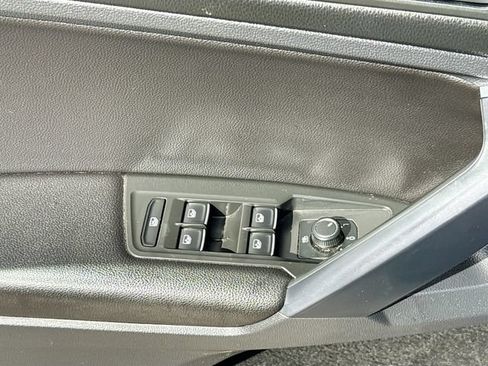Used 2021 Volkswagen Tiguan SE w/ Panoramic Sunroof Package FWD image 17
