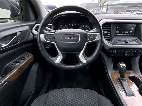 Used 2017 GMC Acadia SLE image 8