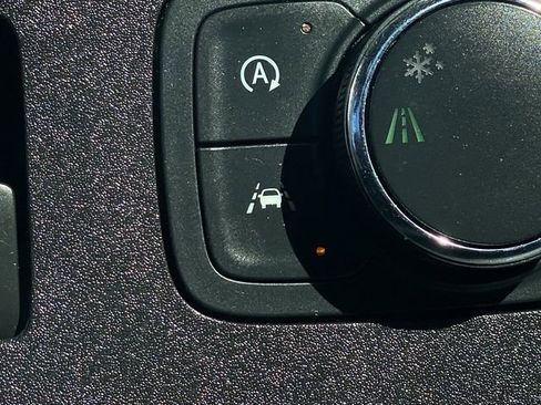 Used 2023 Chevrolet Traverse LT image 26