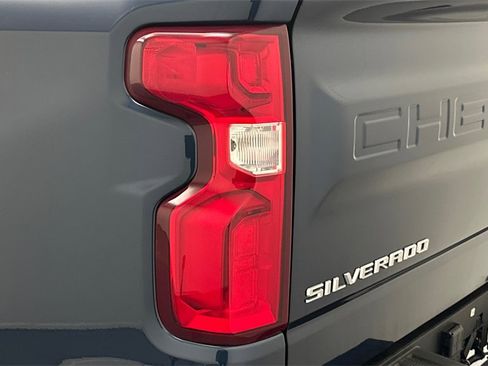 Used 2021 Chevrolet Silverado 1500 High Country w/ Technology Package image 24