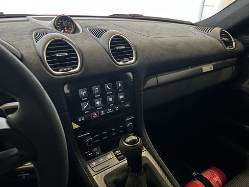 Used 2025 Porsche 718 Cayman GT4 RS image 17