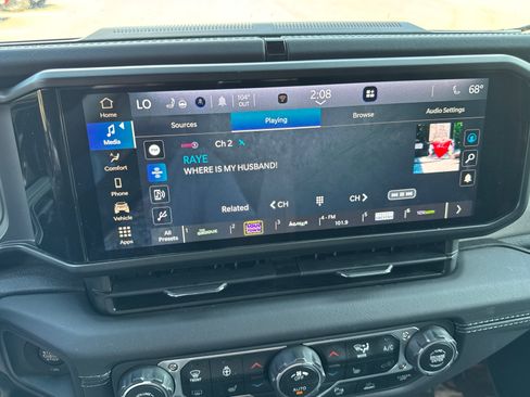 Used 2025 Jeep Wrangler Unlimited Sahara w/ Safety Group AWD/4WD image 22