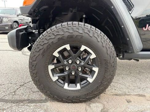 Used 2024 Jeep Gladiator Rubicon w/ Technology Group AWD/4WD image 38
