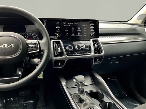 Certified 2023 Kia Sorento LX FWD image 9