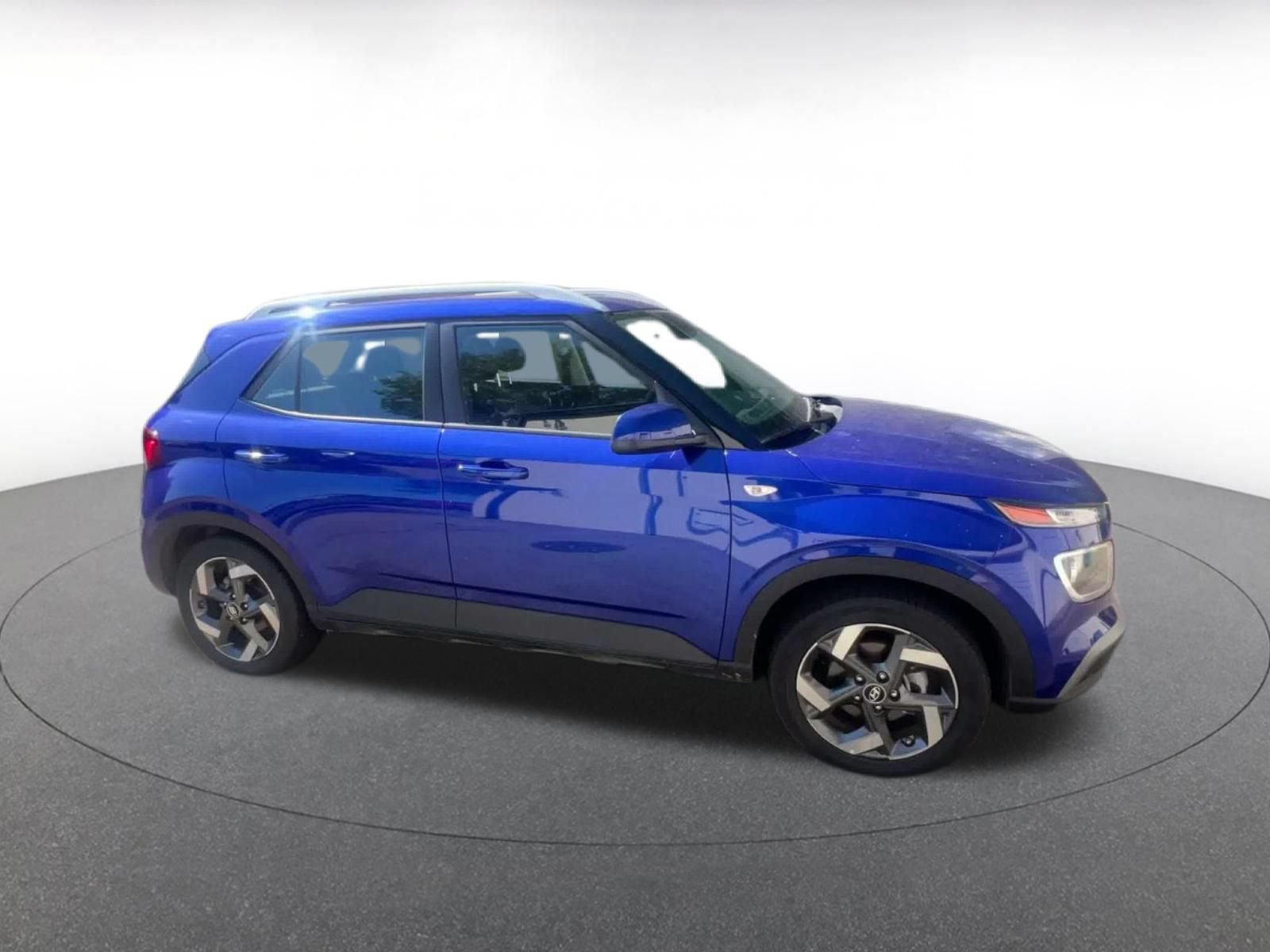 Used 2026 Hyundai Venue SEL FWD image 2