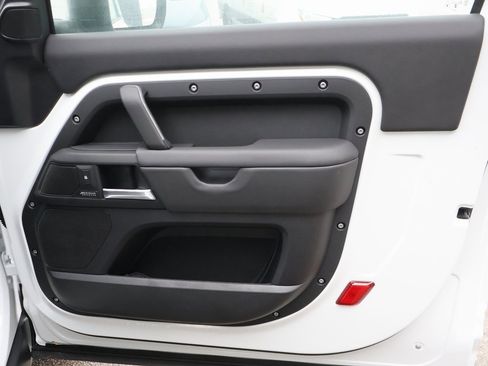 New 2025 Land Rover Defender 90 X-Dynamic SE image 16