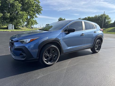 Used 2024 Subaru Crosstrek 2.0i AWD/4WD image 2
