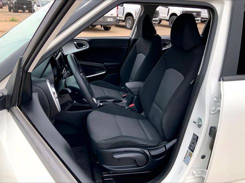 Certified 2023 Kia Soul LX w/ LX Technology Package FWD image 8