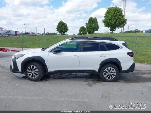 Used 2023 Subaru Outback Premium AWD/4WD image 16