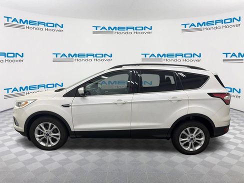 Used 2017 Ford Escape SE w/ Equipment Group 201A FWD image 2