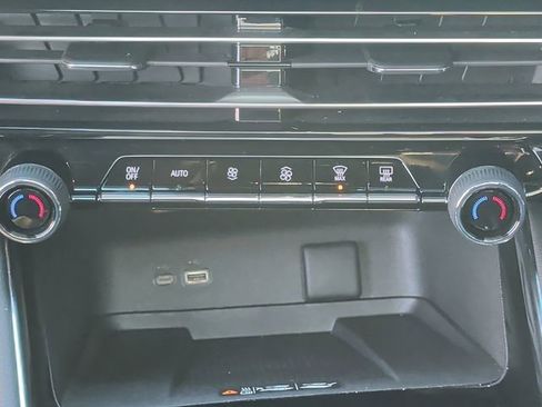 Used 2026 Chevrolet Traverse Z71 image 4