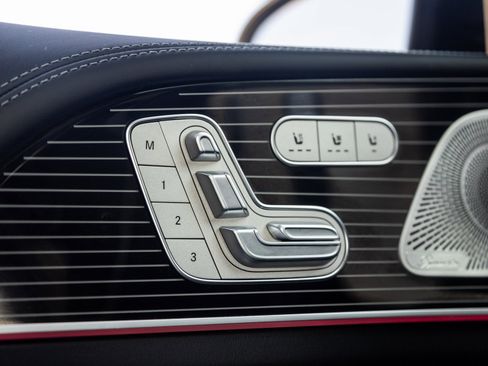 Used 2025 Mercedes-Benz GLS 63 AMG 4MATIC image 20