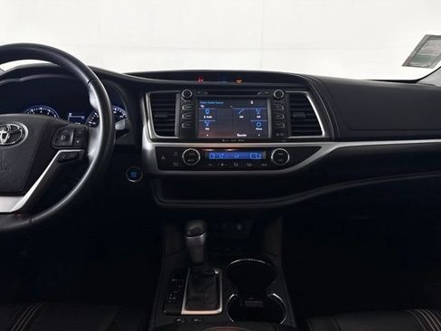 Used 2017 Toyota Highlander SE AWD/4WD image 35
