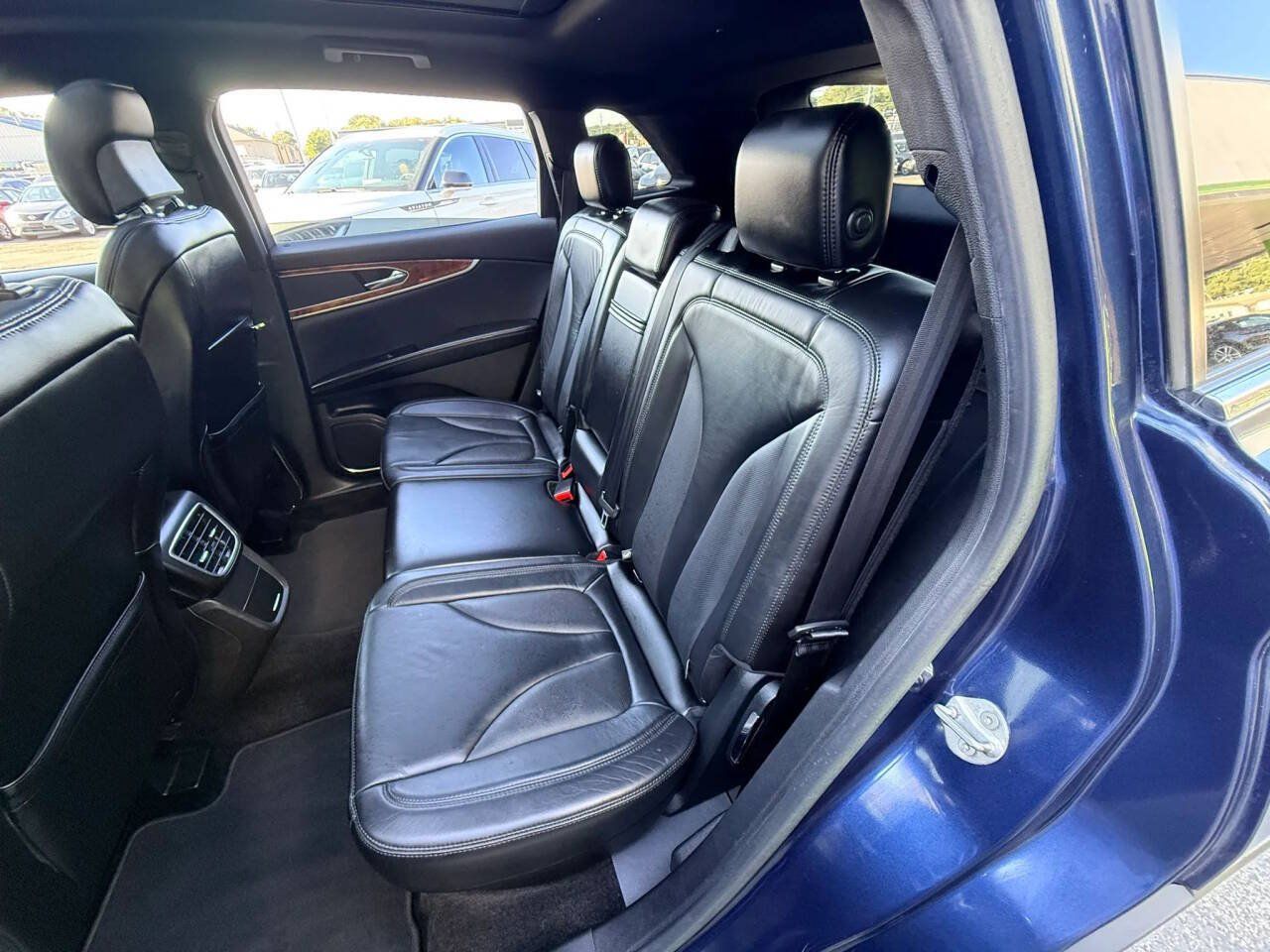 Used 2017 Lincoln MKX Select AWD/4WD image 11