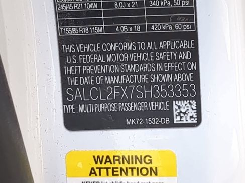 Certified 2025 Land Rover Discovery Sport Dynamic SE image 37