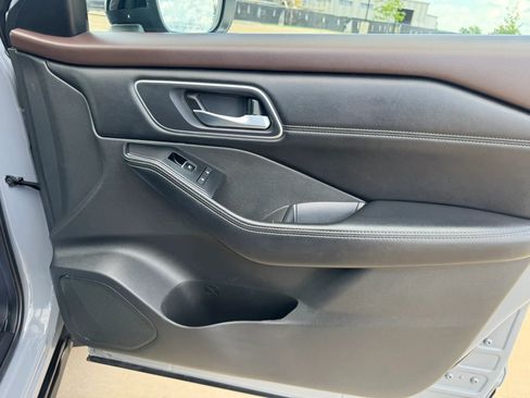 Used 2021 Nissan Rogue SL FWD image 40