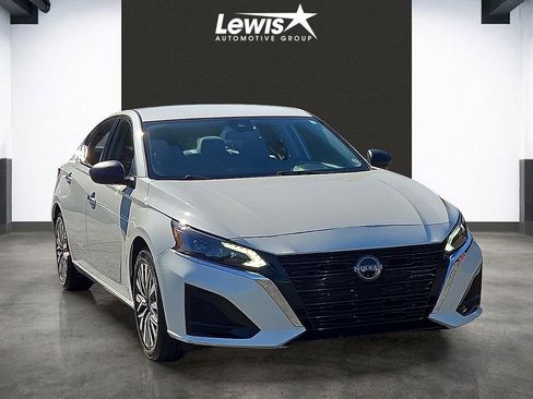 Used 2024 Nissan Altima 2.5 SV FWD image 6