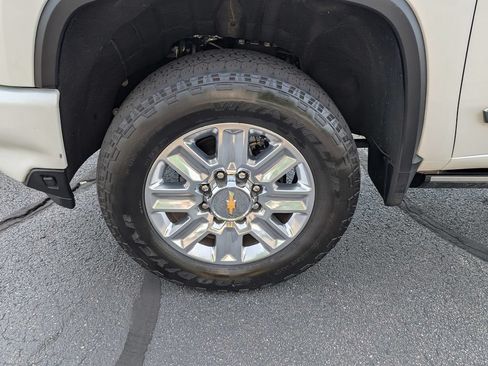 Used 2025 Chevrolet Silverado 2500 High Country w/ High Country Premium Package AWD/4WD image 10