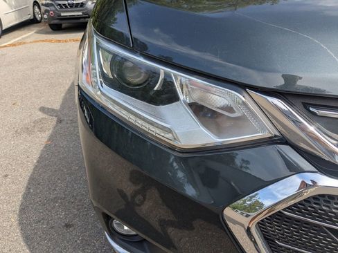 Used 2021 Chevrolet Traverse LT image 10