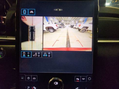 Used 2025 GMC Terrain Elevation w/ Technology Package II AWD/4WD image 18