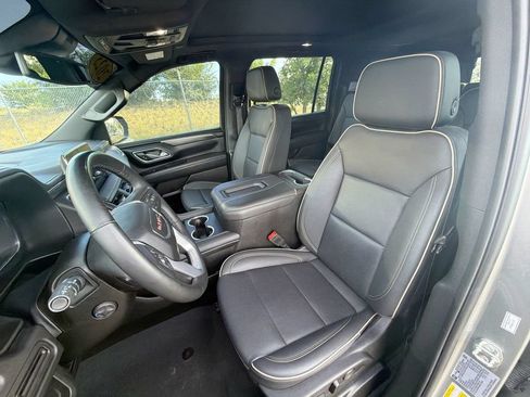 Used 2023 GMC Yukon XL SLT w/ SLT Premium Package AWD/4WD image 21