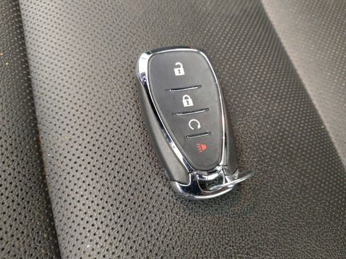Used 2024 Chevrolet Trax RS w/ Sunroof Package FWD image 32