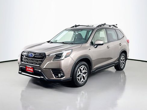 Used 2023 Subaru Forester Premium image 1
